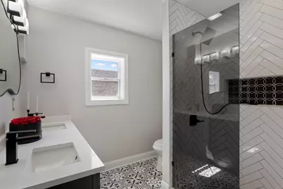 7700 S Paxton Avenue, Chicago, IL 60649 - Photo 10