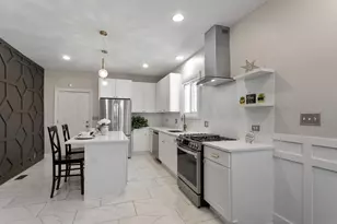 7700 S Paxton Ave, Chicago, IL 60649 - Photo 2