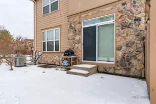 1824 Crenshaw Cir, Vernon Hills, IL 60061 - Photo 34