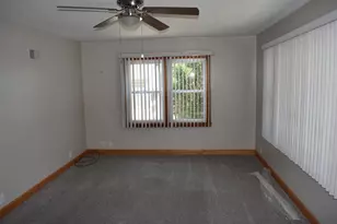 211 N Monroe St, Flanagan, IL 61740 - Photo 2