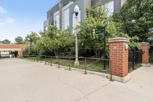 320 E 21st St, Chicago, IL 60616 - Photo 24