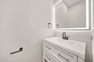 2237 W Polk St, Chicago, IL 60612 - Photo 10