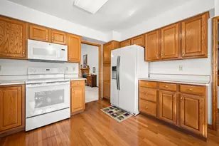 1755 Brock Cir, Sycamore, IL 60178 - Photo 10