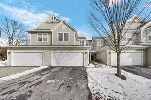 2874 Falling Waters Ln, Lindenhurst, IL 60046 - Photo 2