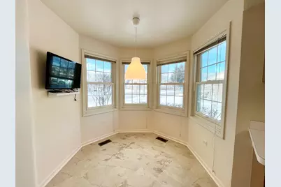 3127 N Daniels Court, Arlington Heights, IL 60004 - Photo 10