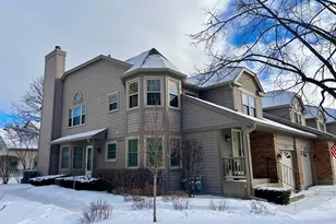 3127 N Daniels Ct, Arlington Heights, IL 60004 - Photo 2