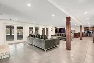 14 Ambriance Dr, Burr Ridge, IL 60527 - Photo 40