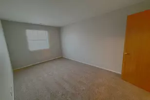 6 N Victoria Ln, Streamwood, IL 60107 - Photo 10