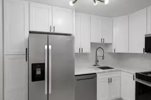 7441 Blackburn Ave, Downers Grove, IL 60516 - Photo 4