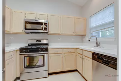 543 Grosse Pointe Circle, Vernon Hills, IL 60061 - Photo 10