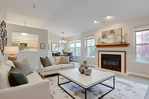 543 Grosse Pointe Cir, Vernon Hills, IL 60061 - Photo 4