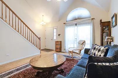 134 Heritage Court, Gurnee, IL 60031 - Photo 4