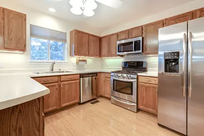 134 Heritage Court, Gurnee, IL 60031 - Photo 12