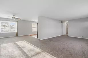 424 Kenyon Ave, Romeoville, IL 60446 - Photo 6