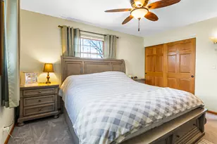 325 Hillandale Dr, Round Lake, IL 60073 - Photo 10