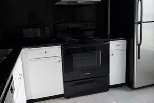 130 Crestwood Ct, Schaumburg, IL 60195 - Photo 6