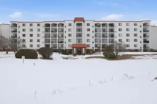 375 Plum Creek Dr, Wheeling, IL 60090 - Photo 1