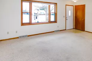 755 Loomis Dr, Rockton, IL 61072 - Photo 10