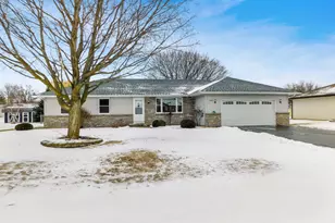 755 Loomis Dr, Rockton, IL 61072 - Photo 2