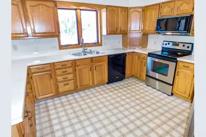 755 Loomis Drive, Rockton, IL 61072 - Photo 14