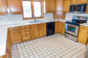 755 Loomis Dr, Rockton, IL 61072 - Photo 14