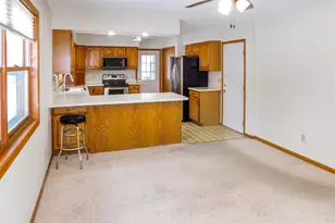 755 Loomis Dr, Rockton, IL 61072 - Photo 12