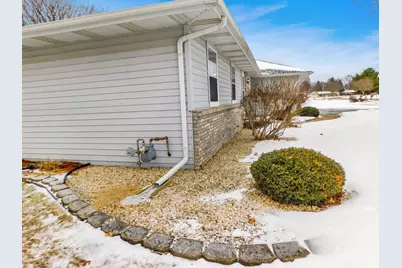 755 Loomis Drive, Rockton, IL 61072 - Photo 4