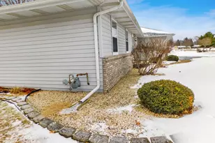 755 Loomis Dr, Rockton, IL 61072 - Photo 4