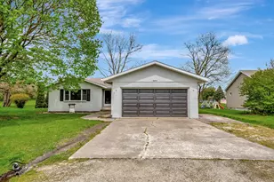 18 Laurel Ln, Grant Park, IL 60940 - Photo 4