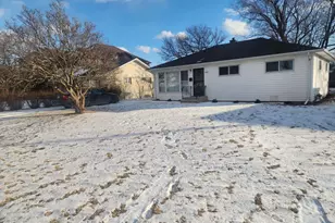 8235 W Summerdale Ave, Chicago, IL 60656 - Photo 2