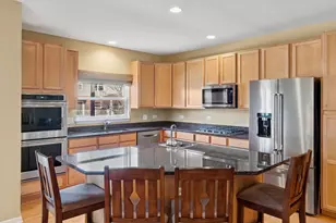 1155 River Bend Ln, Lisle, IL 60532 - Photo 8