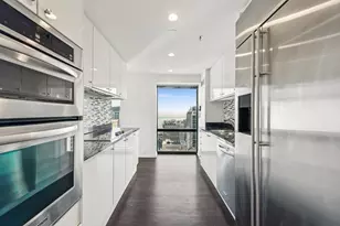 100 E Huron St, Chicago, IL 60611 - Photo 6