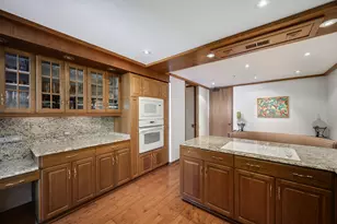 180 E Pearson St, Chicago, IL 60611 - Photo 18