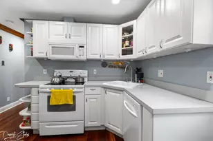 9741 Lonnquist Dr, Franklin Park, IL 60131 - Photo 4