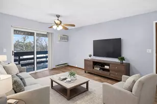 1351 N Winslowe Dr, Palatine, IL 60074 - Photo 2