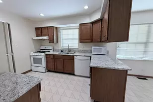 1817 Altoona Ct, Schaumburg, IL 60194 - Photo 4