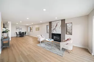 10 Trafalgar Square, Lincolnshire, IL 60069 - Photo 4