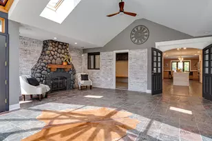 2221 Donegal Dr, Darien, IL 60561 - Photo 10