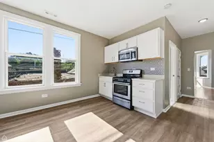 8643 S Exchange Ave, Chicago, IL 60617 - Photo 4