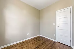 8643 S Exchange Ave, Chicago, IL 60617 - Photo 10