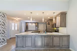 1915 Dunraven Rd, Bloomington, IL 61704 - Photo 6