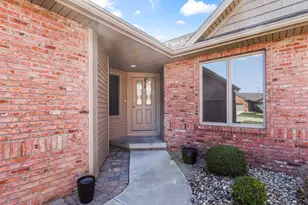 1915 Dunraven Rd, Bloomington, IL 61704 - Photo 2