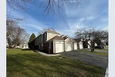 1890 Pebble Beach Circle, Elk Grove Village, IL 60007 - Photo 2