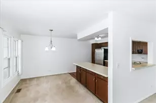 1890 Pebble Beach Cir, Elk Grove Village, IL 60007 - Photo 10