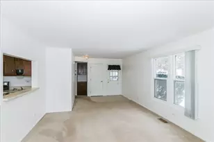 1890 Pebble Beach Cir, Elk Grove Village, IL 60007 - Photo 8