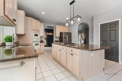 597 Treetop Lane, Gurnee, IL 60031 - Photo 8