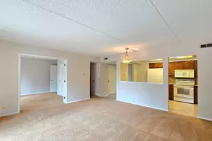 690 Chandler Rd, Gurnee, IL 60031 - Photo 4