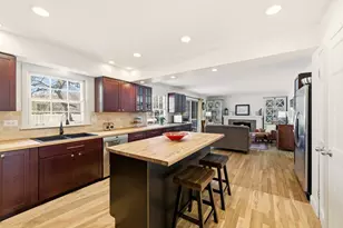 17 Camberley Ct, Hinsdale, IL 60521 - Photo 10