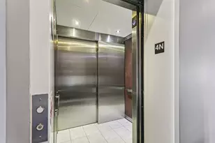 20 N Carpenter St, Chicago, IL 60607 - Photo 2