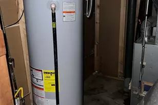 8143 S Colfax Ave, Chicago, IL 60617 - Photo 32